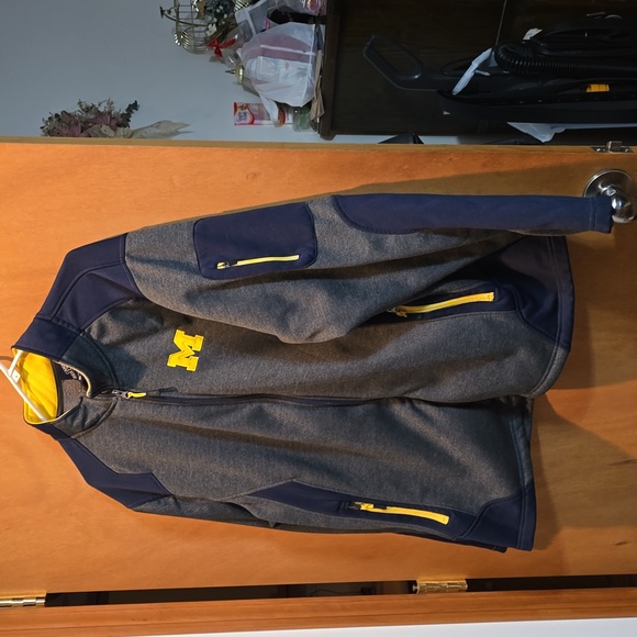 University of Michigan jacket (XL) - Picture 4 of 5